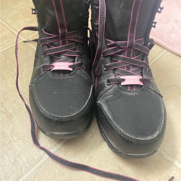 Shoes - Women's Black and Pink work Boots